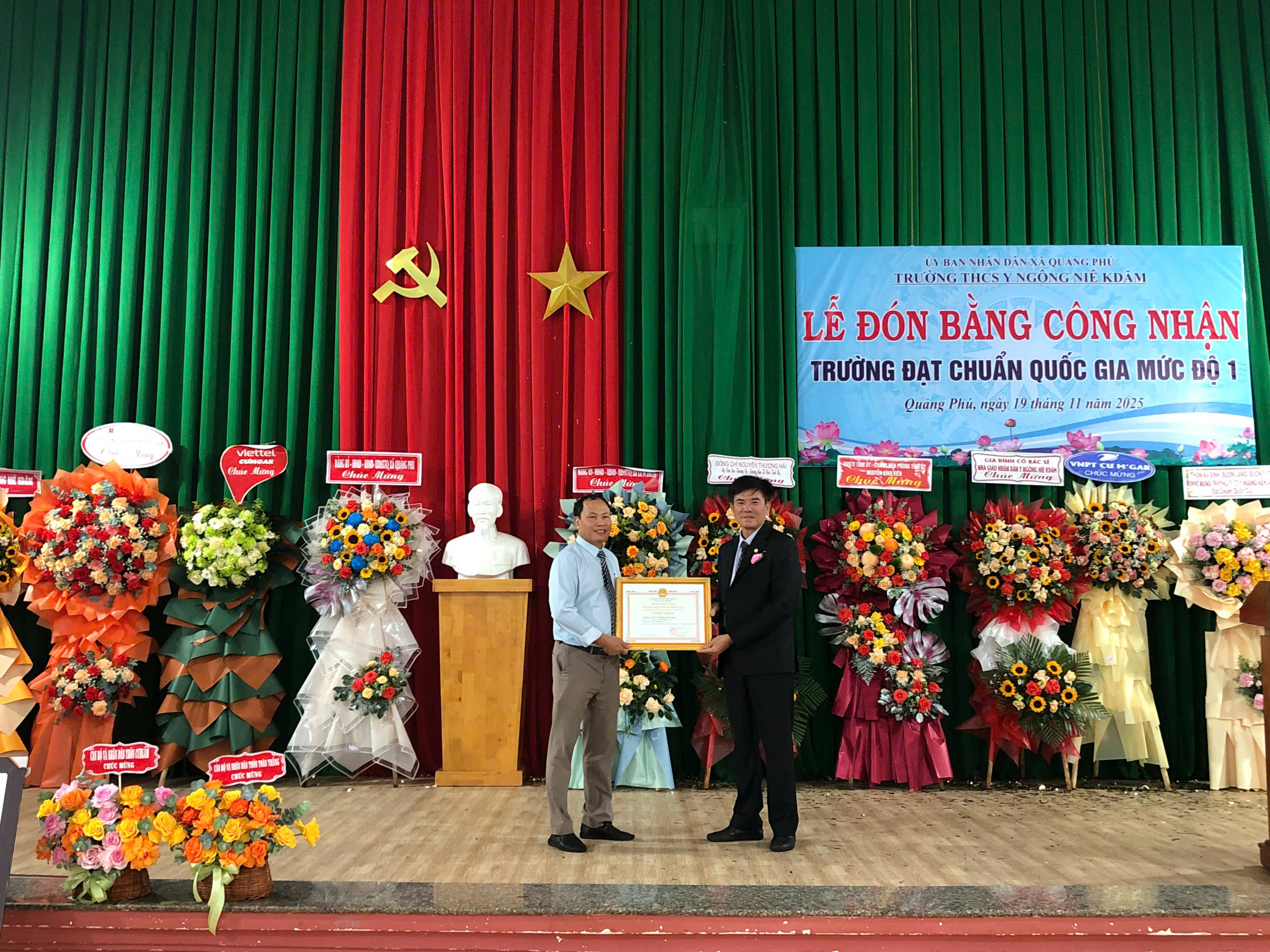 Trao bằng công nhận